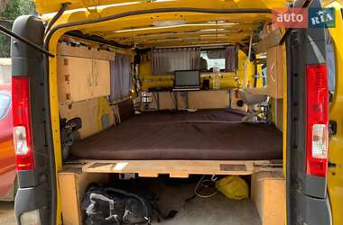 Вантажний фургон Opel Vivaro 2004 в Одесі