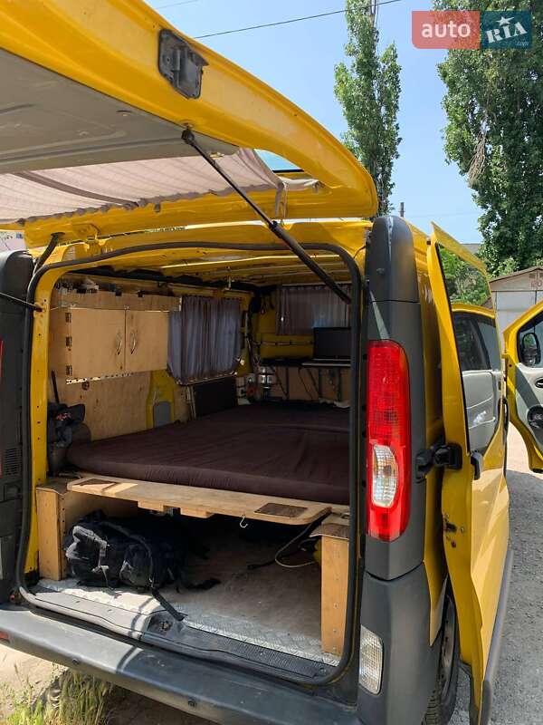 Грузовой фургон Opel Vivaro 2004 в Одессе