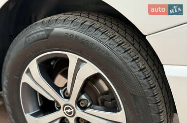 Мінівен Opel Vivaro 2015 в 