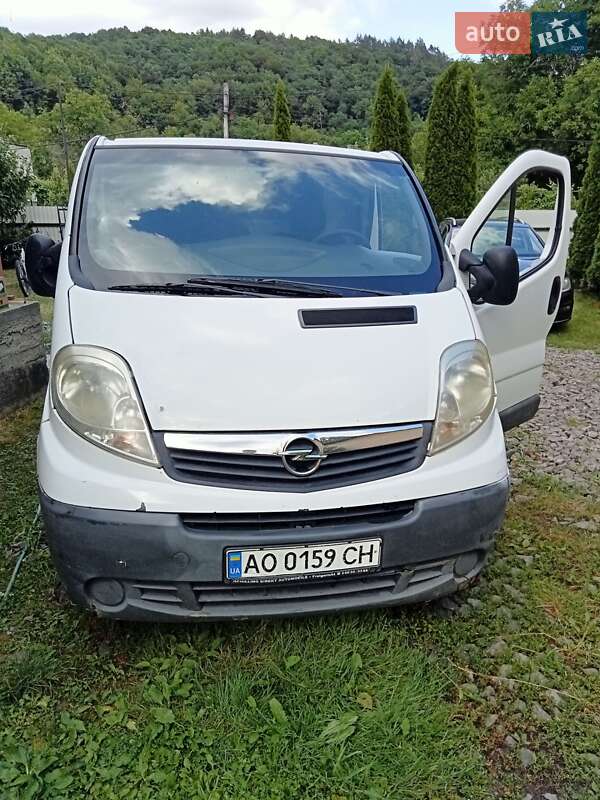 Вантажопасажирський фургон Opel Vivaro 2012 в Ужгороді