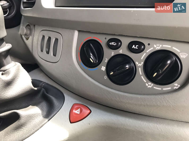 Минивэн Opel Vivaro 2006 в Луцке