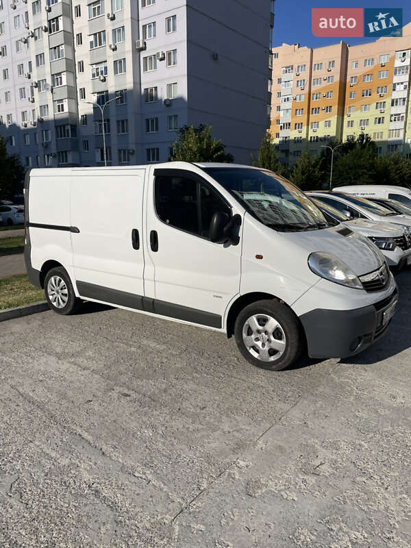 Грузовой фургон Opel Vivaro 2012 в Полтаве