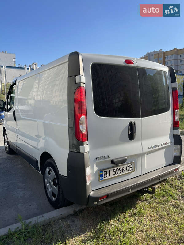 Грузовой фургон Opel Vivaro 2012 в Полтаве