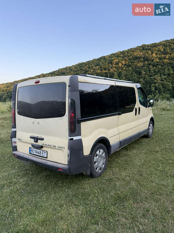 Минивэн Opel Vivaro 2004 в Бучаче