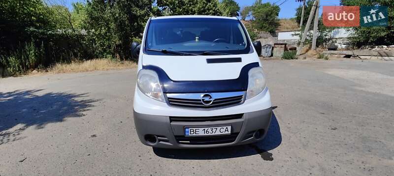 Грузопассажирский фургон Opel Vivaro 2012 в Николаеве