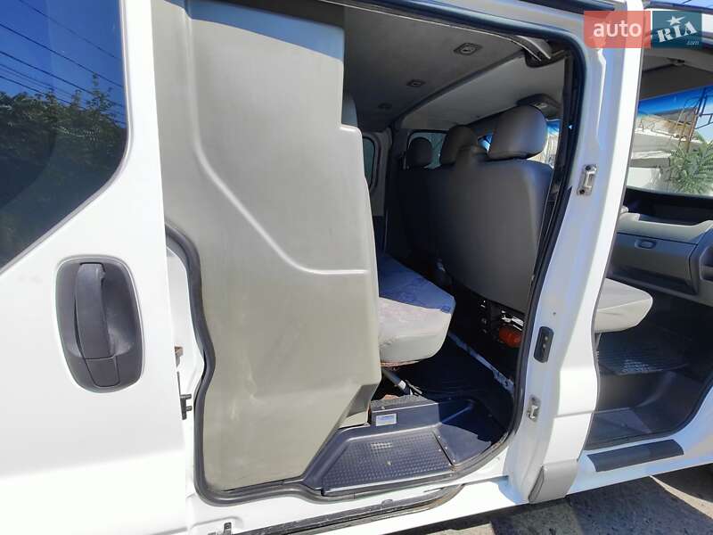 Грузопассажирский фургон Opel Vivaro 2012 в Николаеве