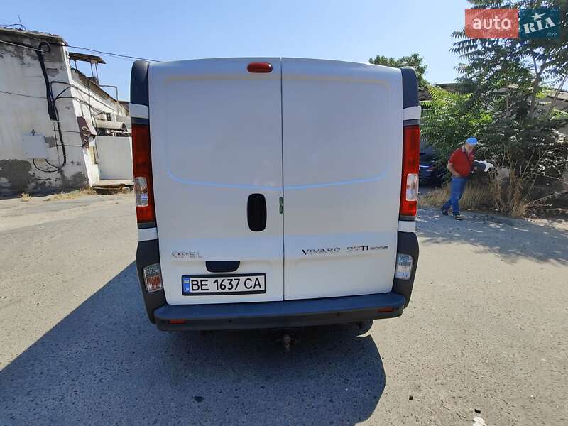Грузопассажирский фургон Opel Vivaro 2012 в Николаеве