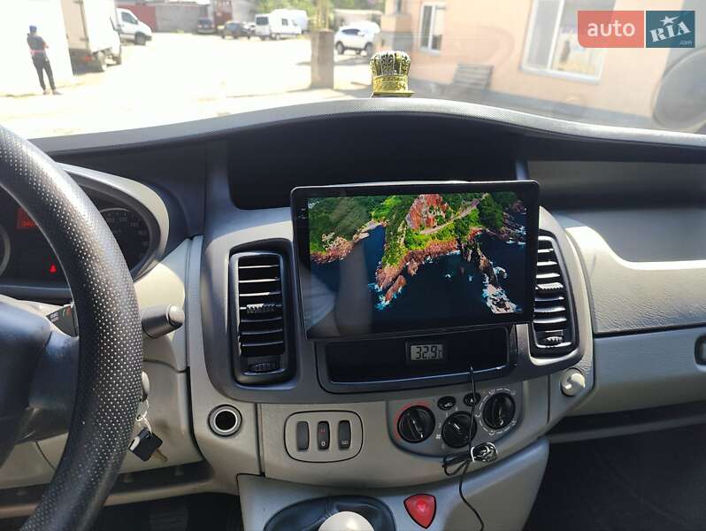 Грузопассажирский фургон Opel Vivaro 2012 в Николаеве