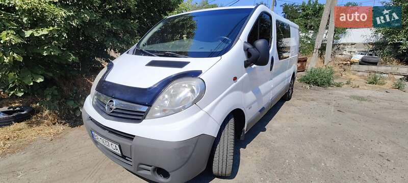 Грузопассажирский фургон Opel Vivaro 2012 в Николаеве