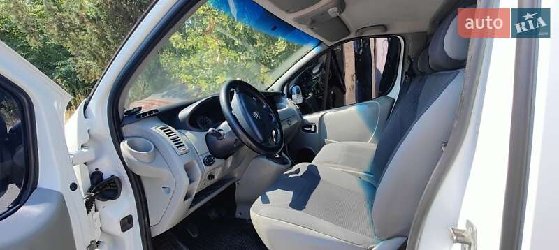 Грузопассажирский фургон Opel Vivaro 2012 в Николаеве