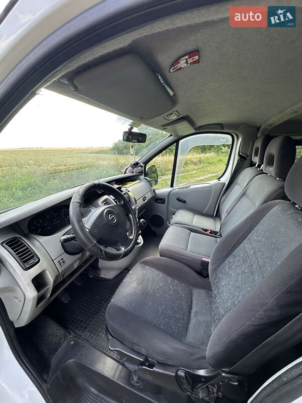 Минивэн Opel Vivaro 2003 в Владимире