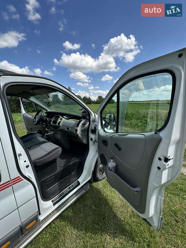 Минивэн Opel Vivaro 2003 в Владимире