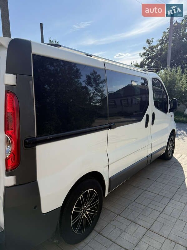 Минивэн Opel Vivaro 2011 в Лозовой