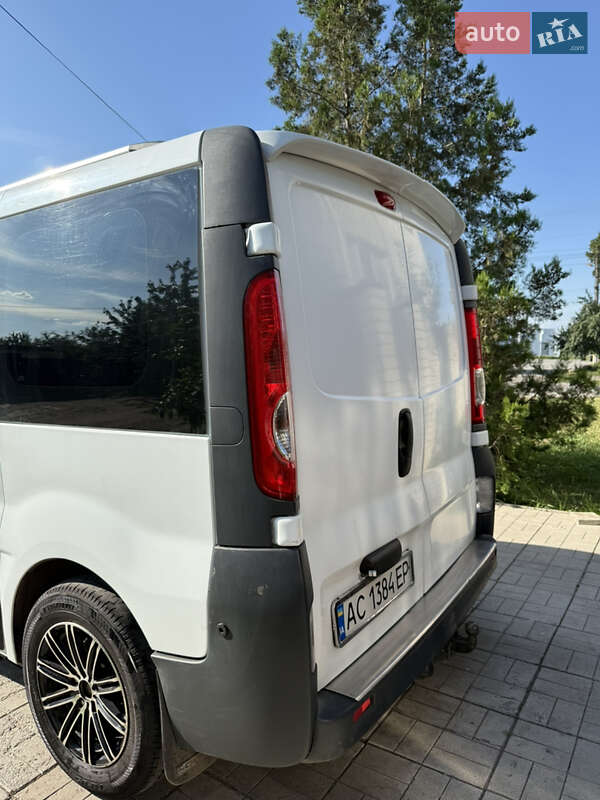 Минивэн Opel Vivaro 2011 в Лозовой