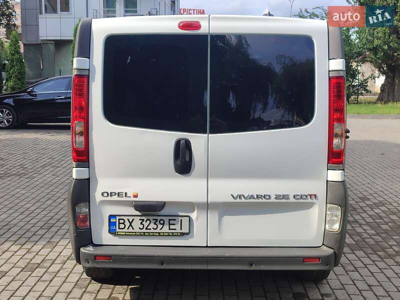 Минивэн Opel Vivaro 2011 в Каменец-Подольском