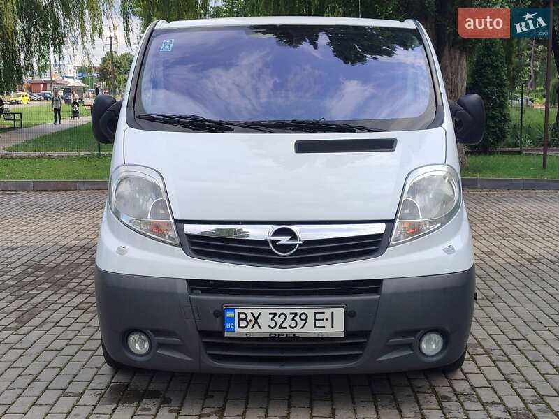 Минивэн Opel Vivaro 2011 в Каменец-Подольском