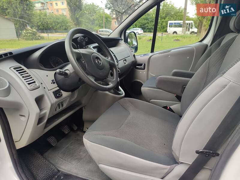 Минивэн Opel Vivaro 2011 в Каменец-Подольском