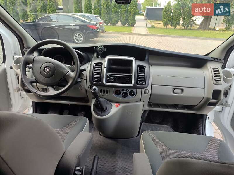 Минивэн Opel Vivaro 2011 в Каменец-Подольском