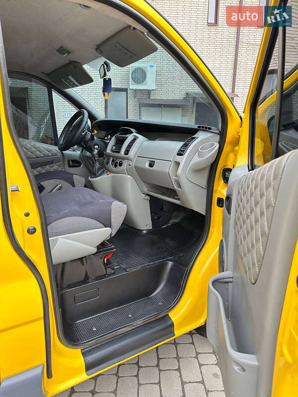 Минивэн Opel Vivaro 2004 в Черновцах