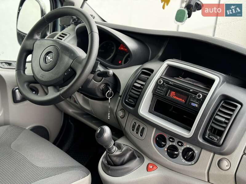 Минивэн Opel Vivaro 2013 в Сарнах