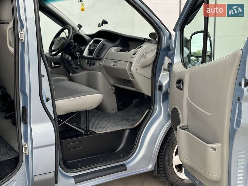 Минивэн Opel Vivaro 2013 в Сарнах