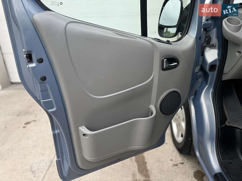 Минивэн Opel Vivaro 2013 в Сарнах