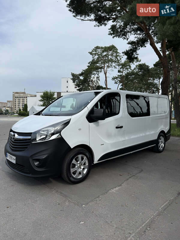 Вантажопасажирський фургон Opel Vivaro 2016 в Вараші