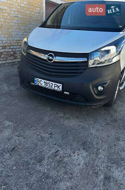 Грузовой фургон Opel Vivaro 2015 в Львове