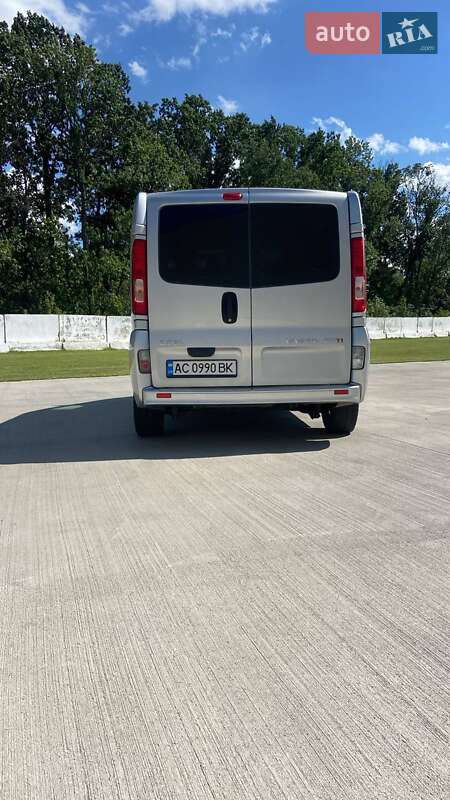 Мінівен Opel Vivaro 2011 в Києві