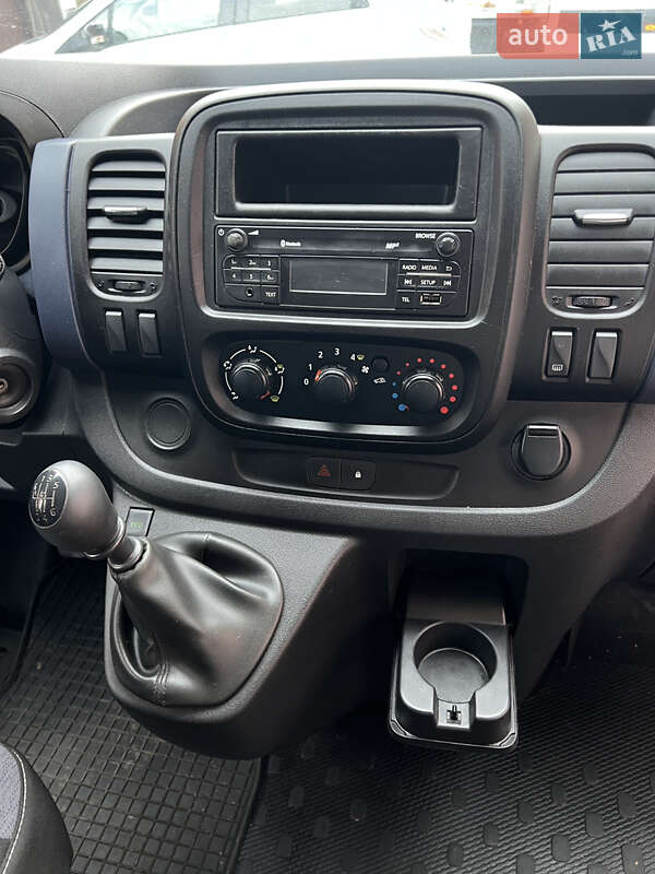 Грузовой фургон Opel Vivaro 2015 в Калуше