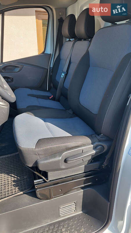 Грузовой фургон Opel Vivaro 2015 в Калуше