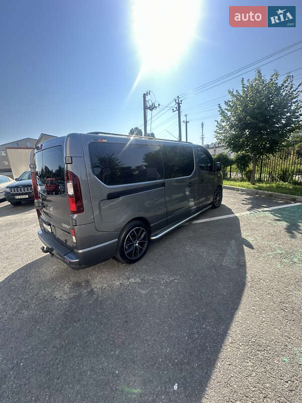 Минивэн Opel Vivaro 2015 в Киеве