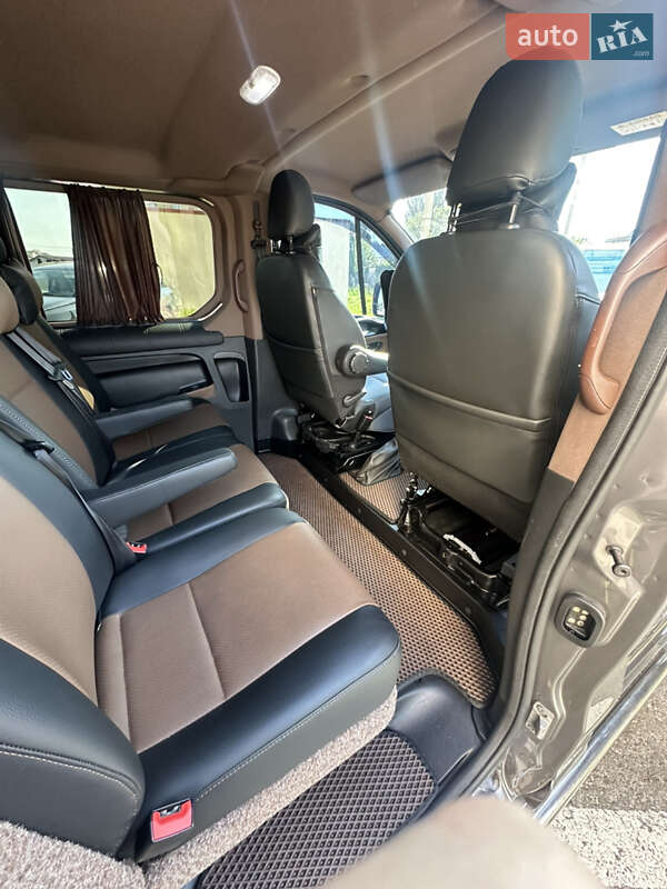 Минивэн Opel Vivaro 2015 в Киеве