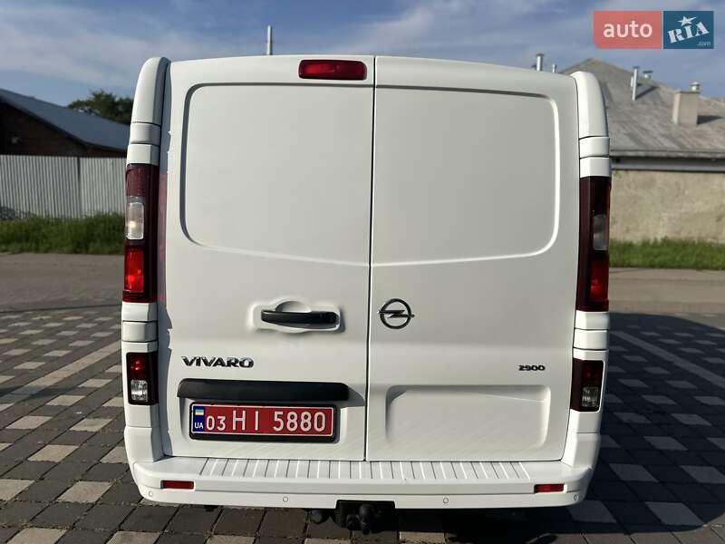 Вантажний фургон Opel Vivaro 2015 в Стрию