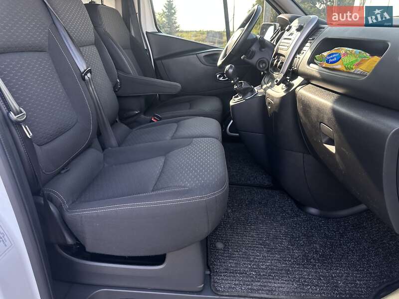 Вантажний фургон Opel Vivaro 2015 в Стрию