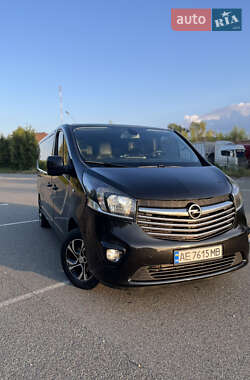 Минивэн Opel Vivaro 2015 в 