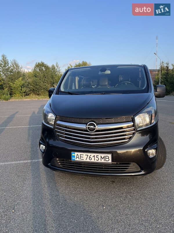 Минивэн Opel Vivaro 2015 в Конотопе