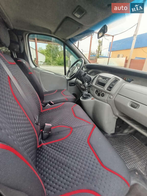 Минивэн Opel Vivaro 2006 в Верхнем Водяном