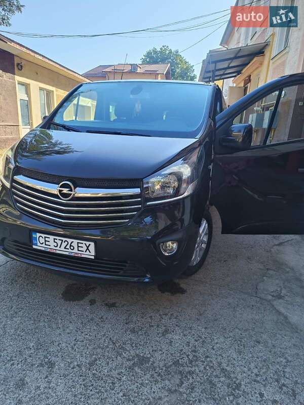 Мінівен Opel Vivaro 2017 в Чернівцях