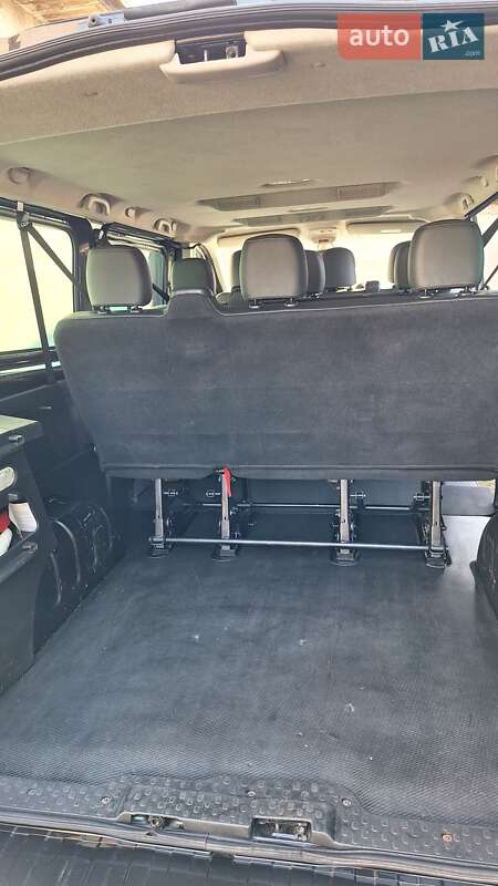 Мінівен Opel Vivaro 2017 в Чернівцях