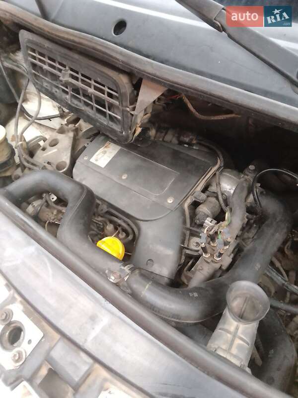 Мінівен Opel Vivaro 2002 в Городенці