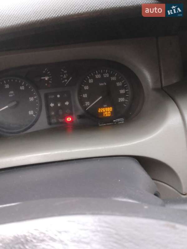 Мінівен Opel Vivaro 2002 в Городенці