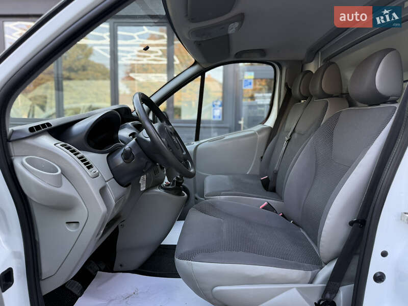 Грузовой фургон Opel Vivaro 2013 в Черновцах