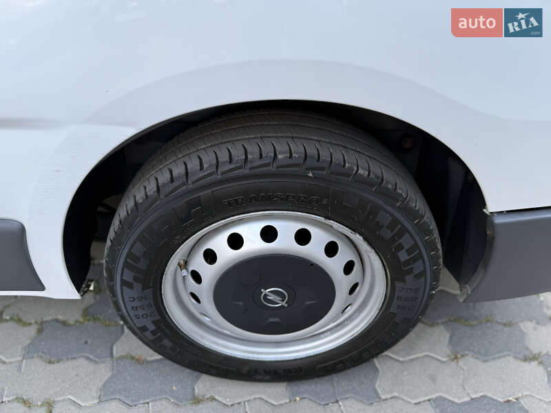Грузовой фургон Opel Vivaro 2013 в Черновцах