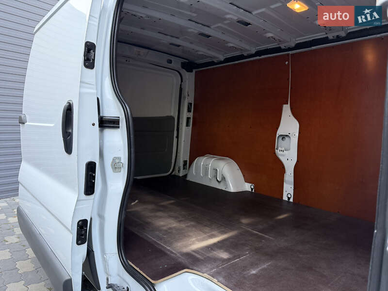 Грузовой фургон Opel Vivaro 2013 в Черновцах