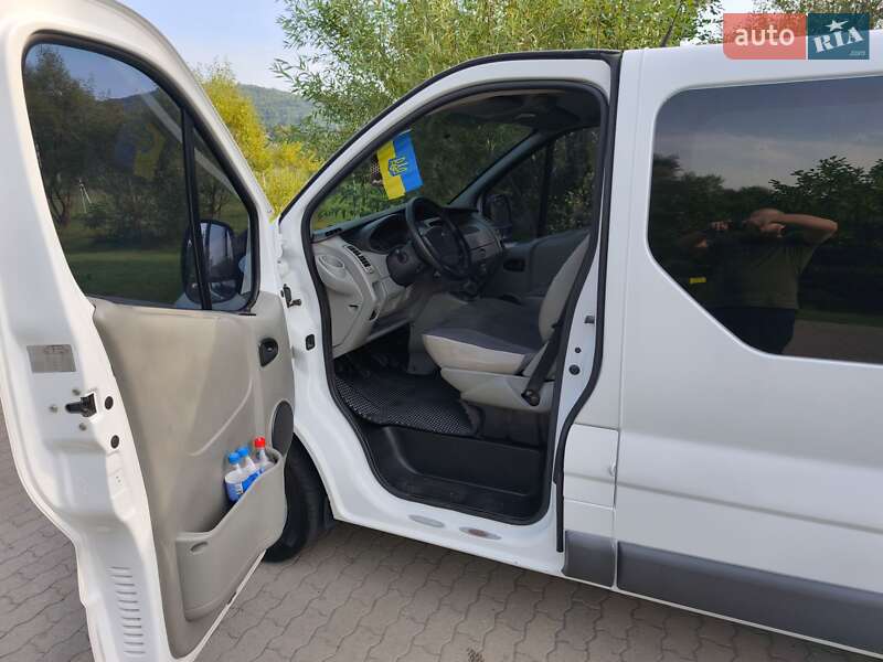 Грузовой фургон Opel Vivaro 2012 в Сваляве