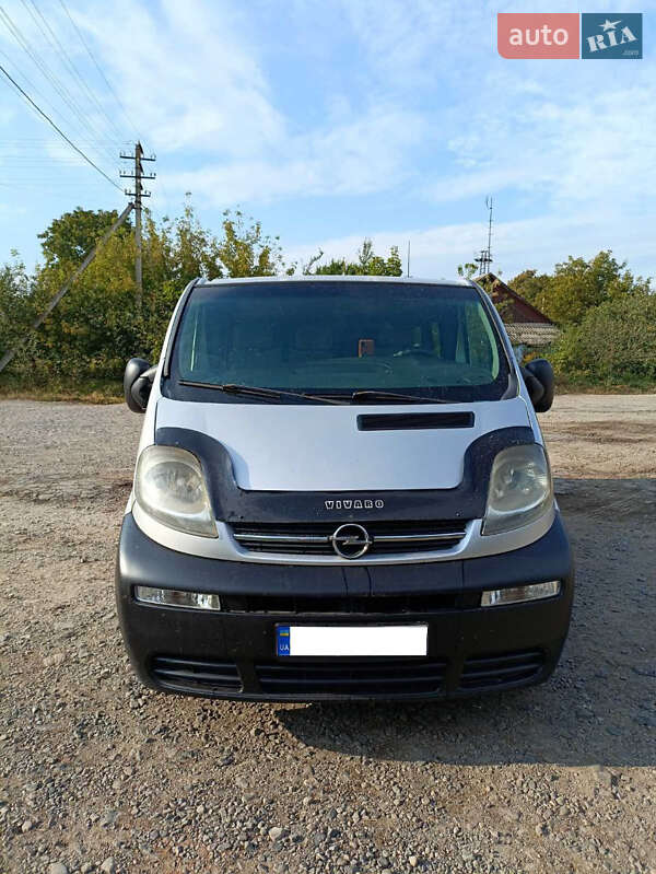 Минивэн Opel Vivaro 2003 в Иваничах