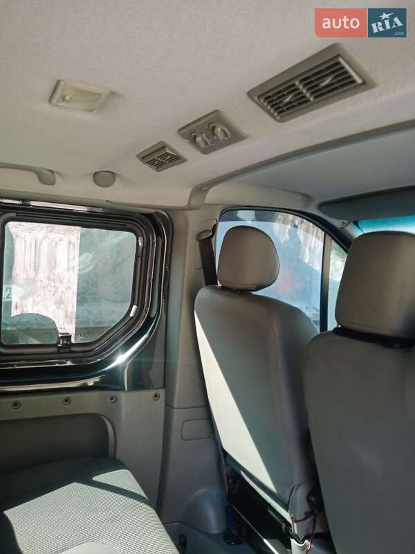 Минивэн Opel Vivaro 2012 в Городне