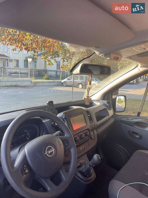 Вантажний фургон Opel Vivaro 2015 в Києві