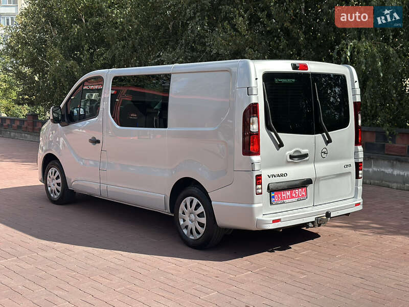 Минивэн Opel Vivaro 2015 в Ровно